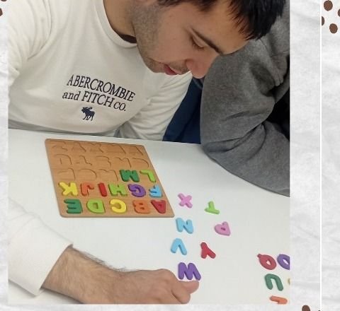 Actividad de estimulación con letras y encastres